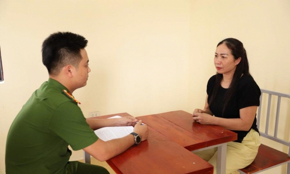 Nhiều tổ công tác công an đồng loạt vây ráp, khám xét, bắt Nguyễn Thị Thúy SN 1982 liên quan 82 tỷ đồng