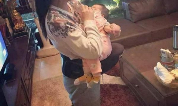 'Có mỗi cái việc... cũng không xong': Câu nói cay nghiệp mà không ít người mẹ ở nhà chăm con nhỏ từng phải nghe