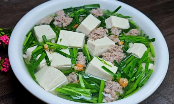Mùa hè đừng quên ăn lá hẹ: Vừa nhuận tràng, vừa tốt cho gan, cả người già lẫn trẻ nhỏ đều mê