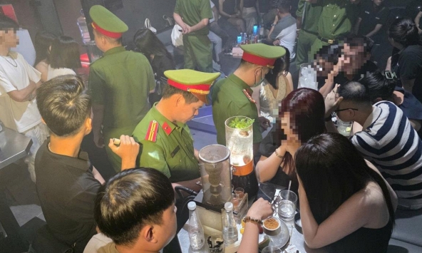 Công an bất ngờ kiểm tra cơ sở kinh doanh 129 Club lúc 0h