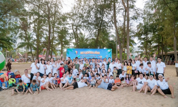 Đại gia đình 100 người ở Hà Nội góp 300 triệu đi du lịch, thuê 30 phòng ngủ, mỗi bữa ăn 12 mâm
