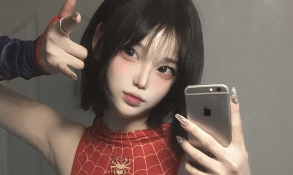 Phim Người nhện vừa ra mắt, trào lưu cosplay Spider-Woman quyến rũ bùng nổ, thiêu đốt mạng xã hội