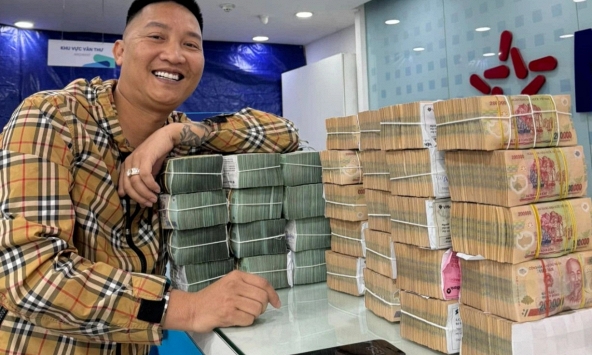Huấn Hoa Hồng giàu cỡ nào: Hệ sinh thái doanh nghiệp trăm tỷ đồng, ở nhà dát vàng 50 tỷ