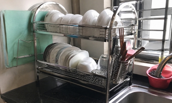 Vì sao ngày càng nhiều gia đình không còn dùng giá úp bát để bàn? 2 thiết kế gọn hơn đang dần trở thành xu hướng mới