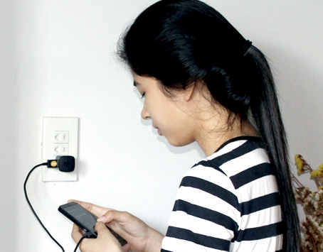 Lời khuyên cho những người vừa sử dụng điện thoại vừa sạc pin