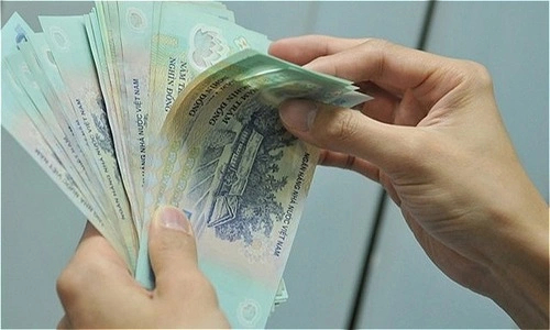 Phát hiện bọc tiền 500.000 đồng buộc dây chun nằm chơ vơ tại Bệnh viện Bạch Mai, đội ngũ bảo vệ lập tức xác minh 