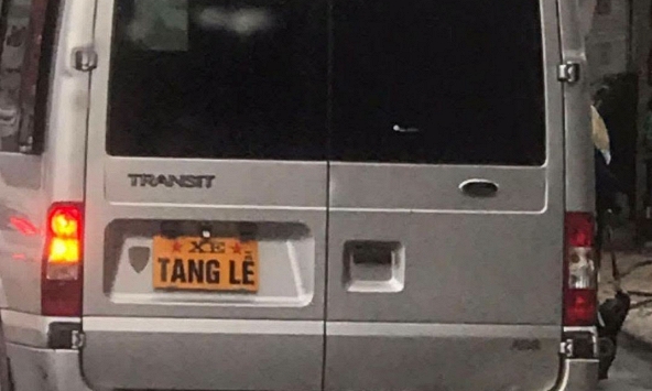 Ô tô gắn biển kiểm soát có dòng chữ 'xe tang lễ' ở Hưng Yên: Tài xế đã bị phát giác