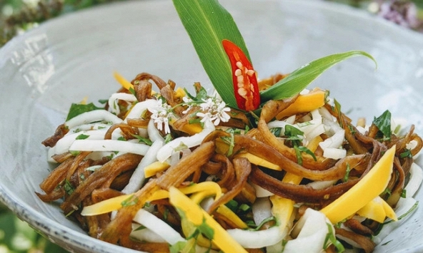 Vì sao ăn chuối xong KHÔNG NÊN vứt vỏ?