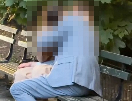 9,6 triệu lượt xem video nam luật sư ngoại tình với đồng nghiệp ở công viên: Nguy cơ bị đuổi việc