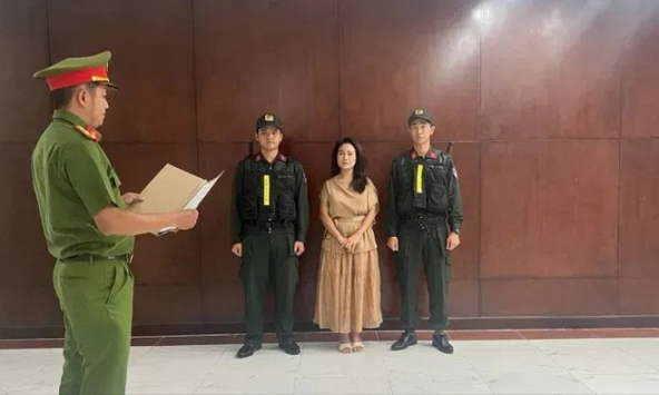 Ca sĩ Phương Diễm Huyền vì sao bị khởi tố?