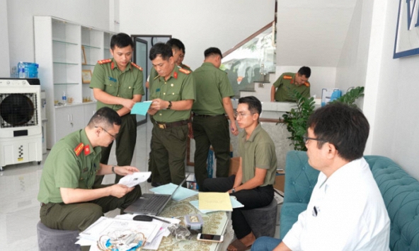 Công an kiểm tra đột xuất phòng khám, khởi tố hình sự Lâm Văn Tướng SN 1992
