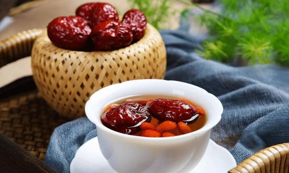 Đừng tin lời đồn 'chỉ cần ăn táo đỏ là bổ máu': Chuyên gia chỉ ra sự thật, nhiều người vẫn hiểu sai suốt nhiều năm