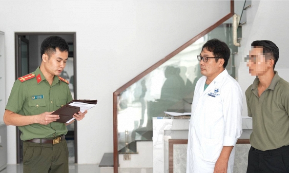 Khám xét khẩn cấp phòng khám Việt Nhật CB, khởi tố quản lý Lâm Văn Tướng SN 1992