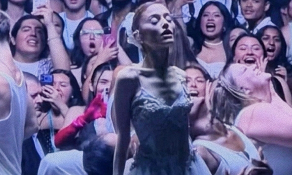 Sự khô héo của Ariana Grande khiến tất cả mệt nhoài
