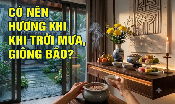 Có nên thắp hương khi trời mưa, giông bão?