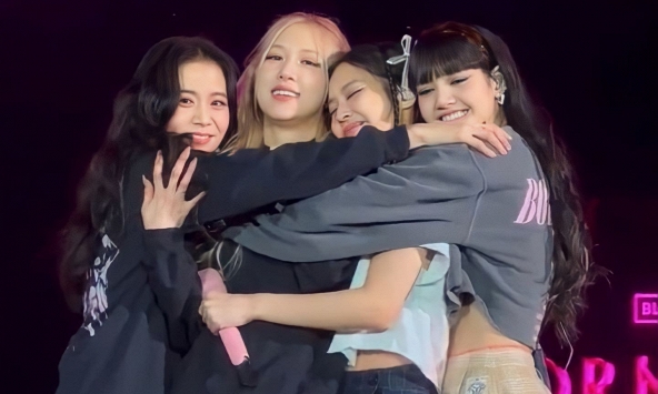 BLACKPINK chính thức lên tiếng, 1 thành viên công khai xin lỗi