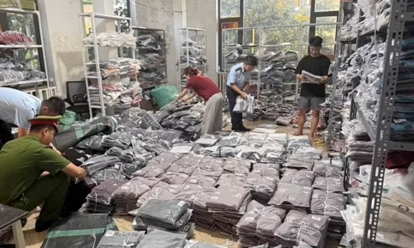 Kiểm tra chợ Ninh Hiệp, công an khởi tố chủ shop Nguyễn Thị Hương SN 1985
