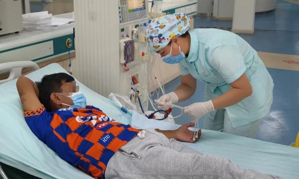 Ngày càng có nhiều người tử vong vì suy thận, bác sĩ nói thẳng: 5 thói quen buổi tối 'phá thận' nhanh hơn nhịn tiểu