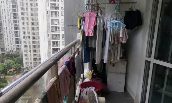 Vì sao ngày càng nhiều gia đình không còn phơi quần áo ở ban công? Vài mét vuông ngoài trời đang được dùng theo 1 cách rất khác