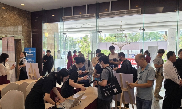 Người dân đổ xô đi xem triển lãm công nghệ ở TP.HCM: Ngồi xem phòng phim giá hàng chục tỷ, dàn loa 'khủng' như đang ở concert