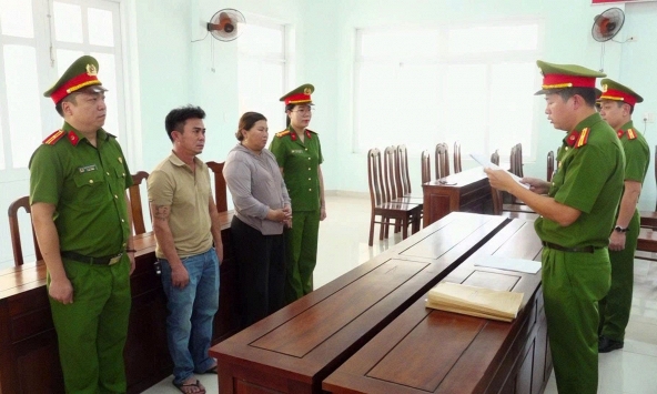 Thi hành lệnh khám xét đối với chủ đất Trần Thị Thúy Linh SN 1980