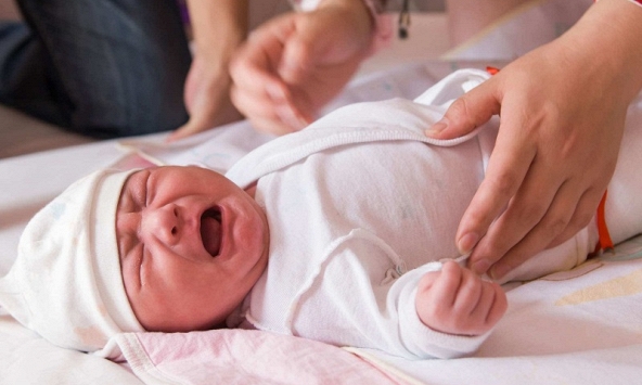 10 sai lầm phổ biến khi chăm sóc trẻ sơ sinh cha mẹ cần tránh