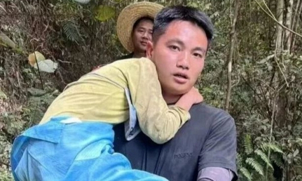Bé trai 11 tuổi mất tích suốt 13 ngày, hơn 1.000 người tìm kiếm rồi phát hiện dấu vết khó tin