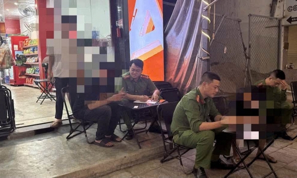 Công an đồng loạt kiểm tra 134 người ở 8 quán quán cà phê lúc rạng sáng