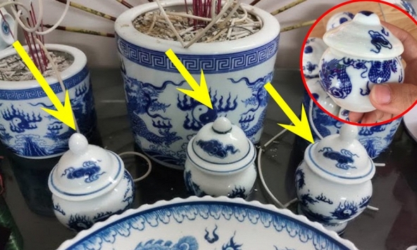Vì sao nhiều gia đình có hũ muối, gạo trên bàn thờ?
