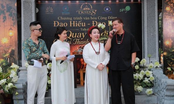Ca sĩ Hiền Anh xuất hiện trong chương trình đặc biệt mùa Vu Lan, tiết lộ người đồng hành làm nên thành công bao năm