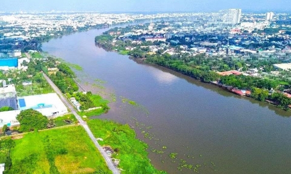 Đang uống cà phê ven sông, khách tá hỏa phát hiện thi thể nữ giới ở TP.HCM