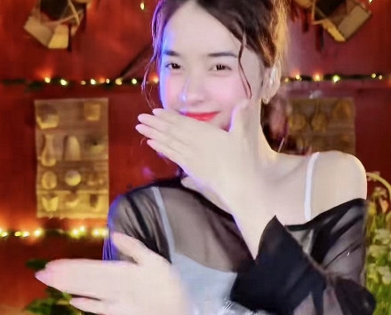 Tiếc nuối cho Yona Cươn: Từ 'sơn cước mỹ nữ' đến streamer phải hú hét để khều donate