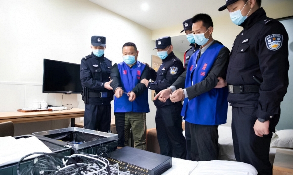 Yêu 'giám đốc thành đạt', 11 người bị lừa chuyển khoản tổng cộng 19,3 tỷ đồng