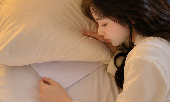 Lý do nên đặt một tờ giấy A4 dưới gối trước khi đi ngủ