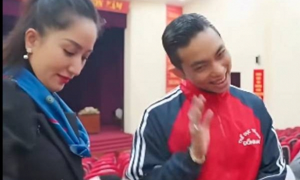 Phan Hiển bị Khánh Thi tịch thu toàn bộ tiền thưởng nóng