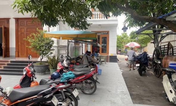 Quán hủ tiếu biệt thự 30.000 đồng quyết định nghỉ bán trong lúc đông khách nhất: Lý do bất ngờ