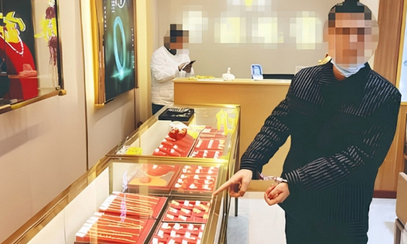 Chuyển khoản 28,2 tỷ đồng cho kẻ lừa đảo đi mua vàng, người đàn ông cầu cứu công an: Chủ tiệm vàng “vô tình bị vạ lây”
