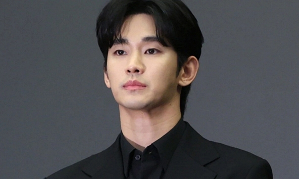 Kim Soo Hyun đã rơi xuống đáy vực