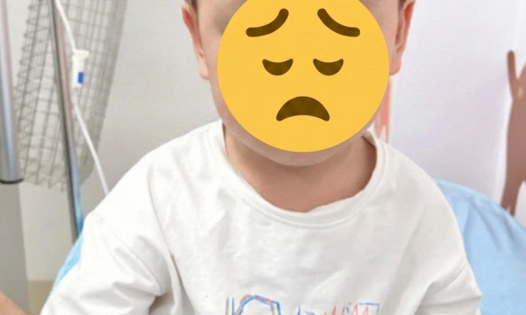 Bé trai 4 tuổi nuốt phải pin cúc áo, bà nội đòi chữa theo mẹo dân gian nhưng bác sĩ cảnh báo tuyệt đối không làm theo
