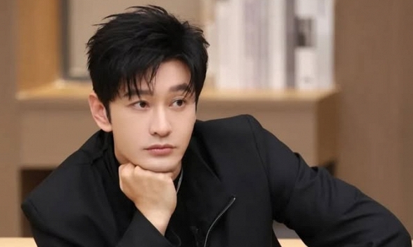 Bạn gái mới kém 22 tuổi của Huỳnh Hiểu Minh khác xa AngelaBaby