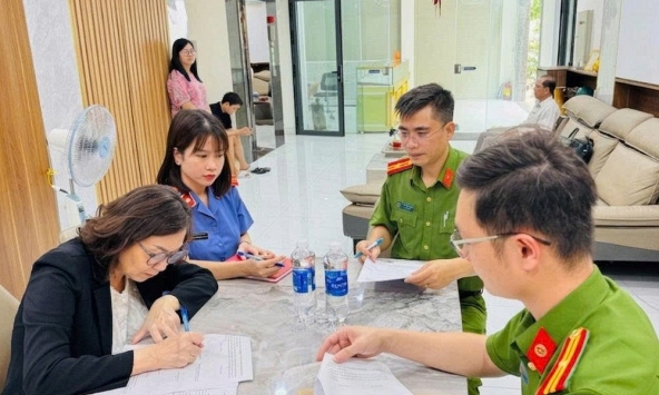Lệnh khám xét, khởi tố chủ doanh nghiệp vàng bạc Nguyễn Thị Thanh Nga SN 1967