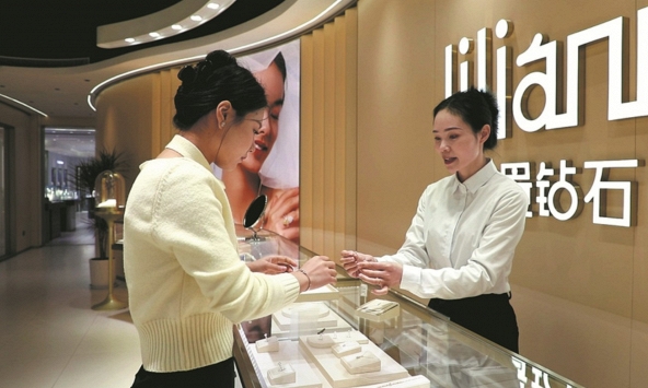 Một huyện nghèo của Trung Quốc sản xuất kim cương cho cả thế giới: Viên 1 carat giá 3,5 triệu đồng chỉ mất 7 ngày sản xuất