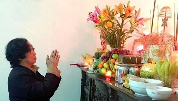 Nến thắp hương trên bàn thờ bao lâu thì nên tắt đi? Không phải ai cũng để ý 1 điều quan trọng