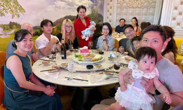 Tina Yuan làm đầy tháng cho con gái ở Singapore, mâm cỗ đậm nếp Việt