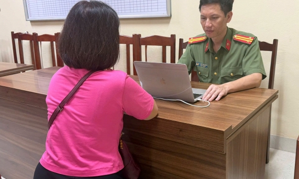 Liên quan vụ Chùa Bầu, công an mời 1 người phụ nữ lên làm việc
