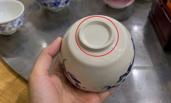 Lý do đáy bát ăn cơm luôn có một vòng tròn nhô lên