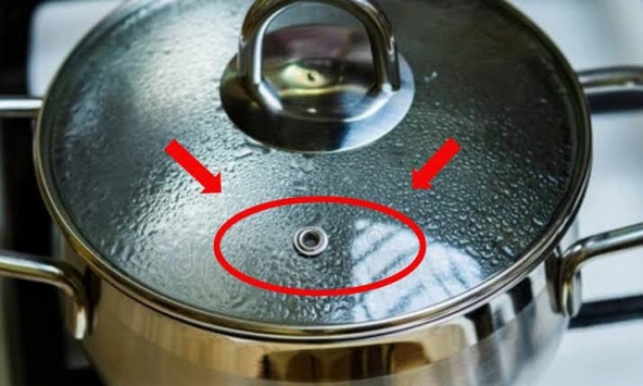Lý do nắp nồi inox thường có 1 lỗ tròn?