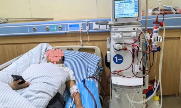 Nam doanh nhân 47 tuổi suy thận giai đoạn cuối vì 1 hành động rất nhiều người 'quen tay' mỗi khi đau đầu