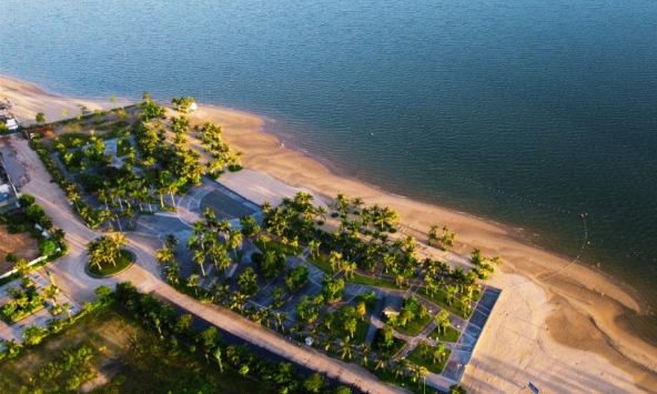 Quảng trường rộng hơn 1,1ha vừa diễn ra sự kiện chưa từng có ở Việt Nam: Trong quần thể rộng tới 248ha, tầm nhìn thẳng ra vịnh Di sản