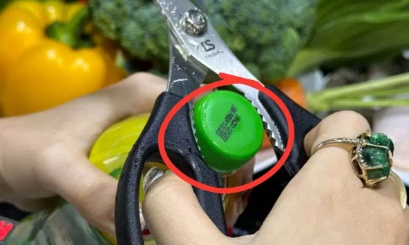 Tại sao kéo thường có đường răng cưa? Nhiều người đang bỏ phí công dụng